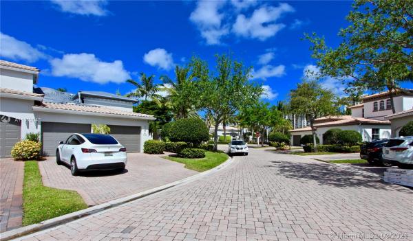 Admirals Cove, 863 W Spinnaker Dr W, Hollywood, Florida 33019, image 2