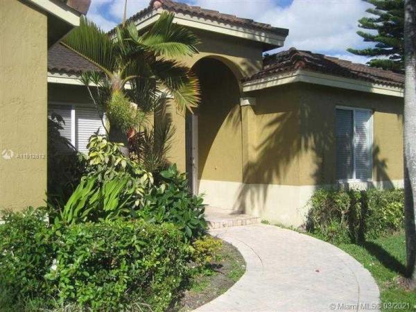 Munne Royal Homes, 19740 Cutler Ct, Cutler Bay, Florida 33189, image 2