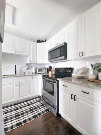 The Pines Of Delray, 2401 Del Aire Blvd #204, Delray Beach, Florida 33445, image 2