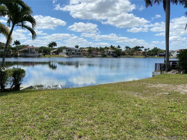 Royal Oaks, 8454 NW 168th Ter, Miami Lakes, Florida 33016, image 2