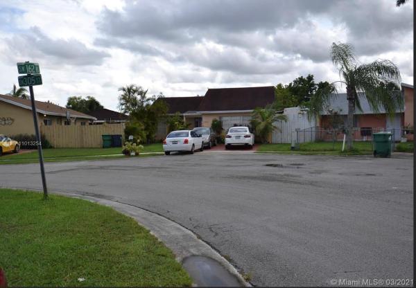 Comfort Villas, 16250 SW 305th St, Leisure City, Florida 33033, image 2