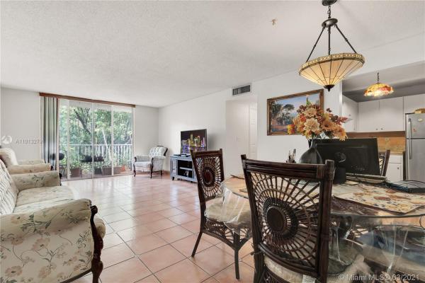 Summit Chase, 8511 NW 8th St #309, Fountainebleau, Florida 33126, image 1