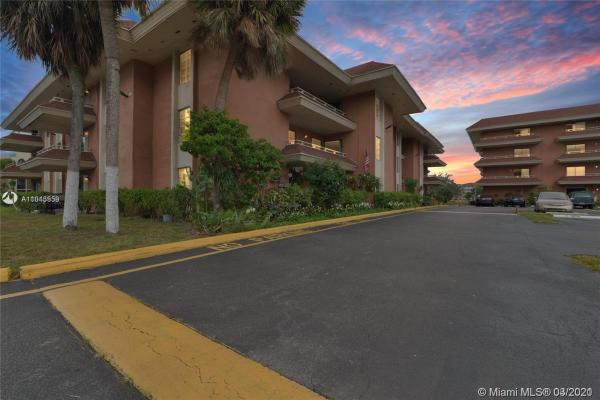 Lakeview Gardens At Miami Lakes, 17500 NW 68th Ave #D1008, Hialeah, Florida 33015, image 2