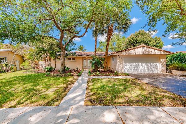 Miami Lakes Residential, 7335 Poinciana Ct, Miami Lakes, Florida 33014, image 2