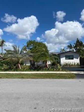 Heftler Homes, 10441 SW 42nd St, Westwood Lakes, Florida 33165, image 2