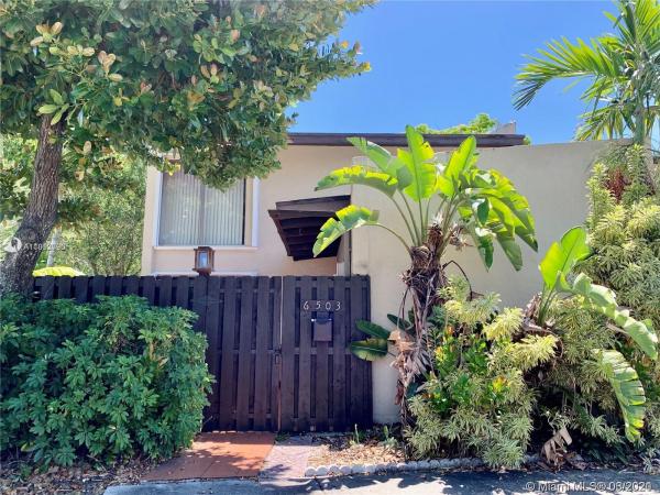 Snapper Creek Townhouses, 6503 SW 113th Ct, Kendall, Florida 33173, image 2
