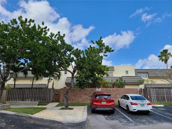 Kendale Lakes Townhouses, 8307 SW 137th Ave #8307, Kendale Lakes, Florida 33183, image 2
