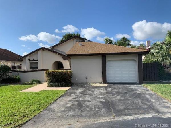 Patio Homes At Lakes Of The Meadow, 14830 SW 45th Ln, Kendall West, Florida 33185, image 2