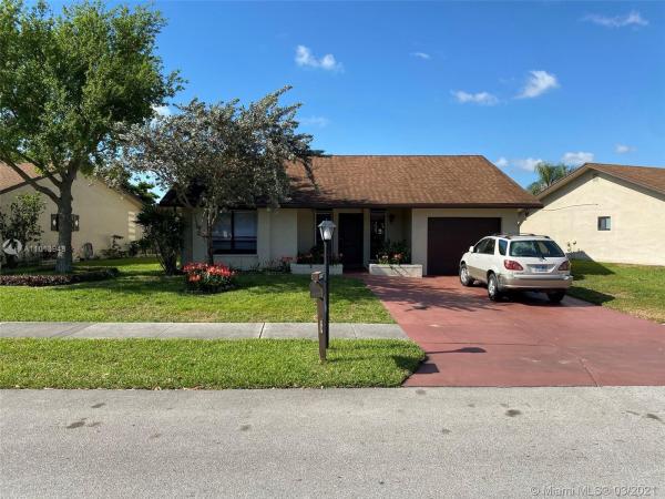 The Meadows Of Crystal Lake, 2078 SW 16th Cir, Deerfield Beach, Florida 33442, image 2