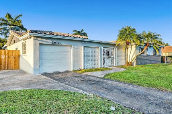 Kendale South, 10021 SW 112th St, Kendall, Florida 33176, image 2