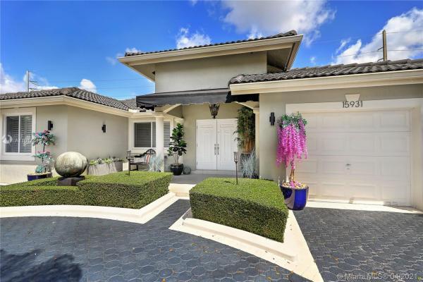 15931 SW 42nd Ter, Unincorporated Dade County, Florida 33185, image 2
