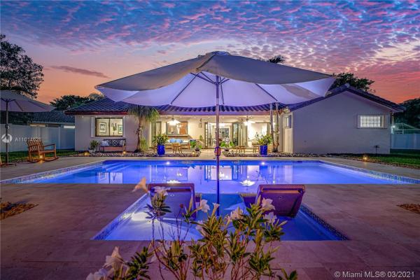 Waverly Hundred, 6201 W Sedgewyck Cir W, Davie, Florida 33331, image 2