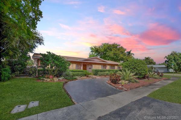 Mirror Lake Estates, 7101 NW 11th St, Plantation, Florida 33313, image 2