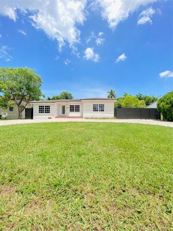 Foust, 565 East Dr, Miami Springs, Florida 33166, image 2