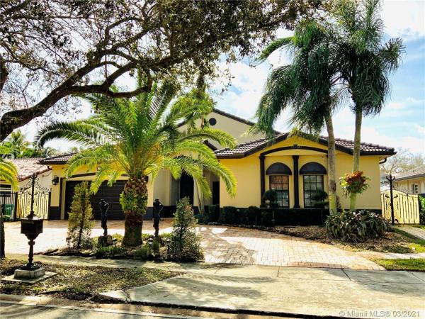 Royal Oaks, 8112 NW 164th Ter, Miami Lakes, Florida 33016, image 2
