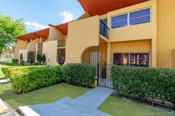 Taracoma Townhomes, 13765 SW 84th St #D, Kendale Lakes, Florida 33183, image 2