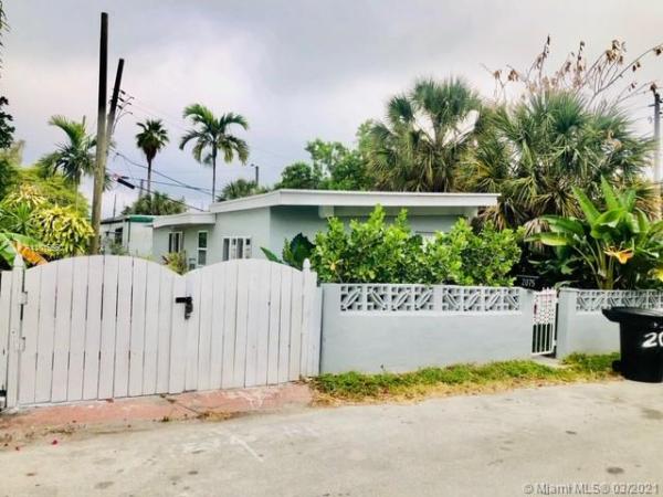 Trailer City, 2075 NE 135th Ter, North Miami Beach, Florida 33181, image 2