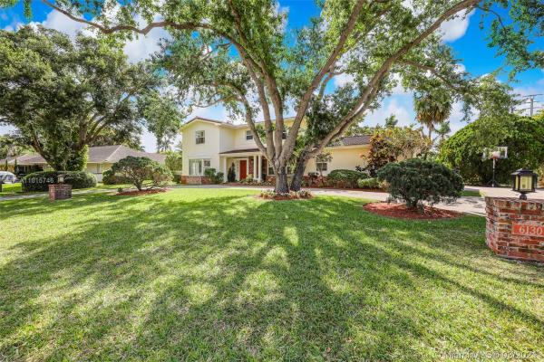 Warwick Manor, 6130 SW 135th Ter, Pinecrest, Florida 33156, image 2