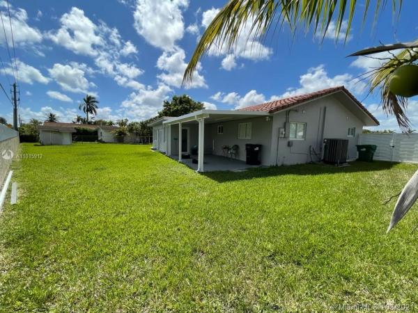 West Gardens, 345 SW 97th Ct, Fountainebleau, Florida 33174, image 2