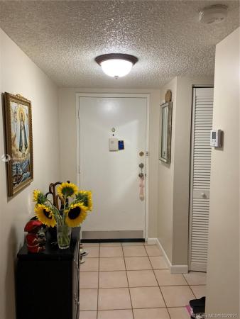 La Fuente, 9520 SW 8th St #219, Westchester, Florida 33174, image 2