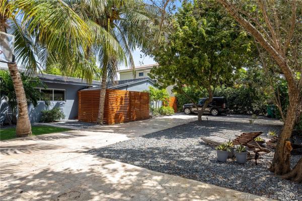 Biscayne Key Estates, 275 W Mashta Dr, Key Biscayne, Florida 33149, image 2