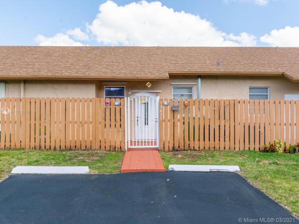 Country Lake Manors Townhomes, 19033 NW 67 Pl #, Hialeah, Florida 33015, image 2
