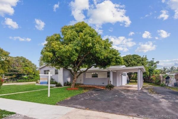 Highland Manor, 440 NE 180th Dr, North Miami Beach, Florida 33162, image 2
