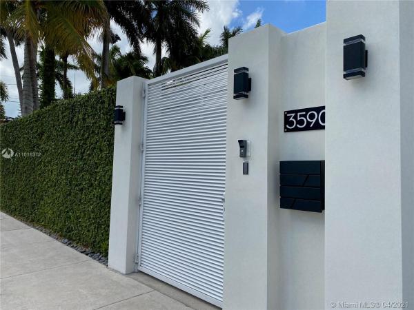 Crystal Bluff, 3590 Vista Ct, Miami, Florida 33133, image 2