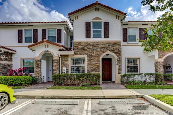 Charleston Commons, 5258 Ashley River Rd, West Palm Beach, Florida 33417, image 2