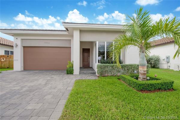Venetian Parc, 14982 SW 177TH Ter, Richmond West, Florida 33187, image 2