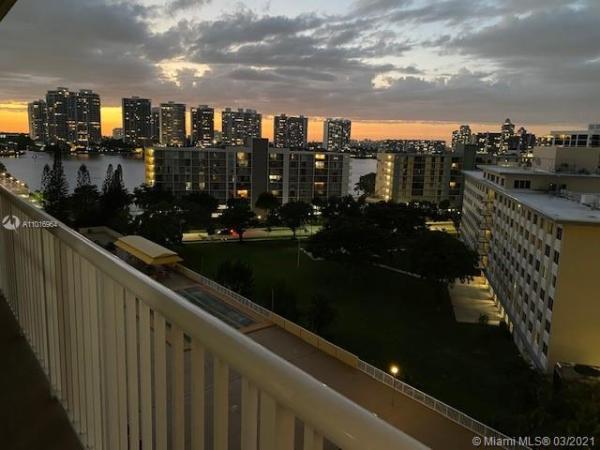 Winston Towers 400, 231 174th St #1101, Sunny Isles Beach, Florida 33160, image 2