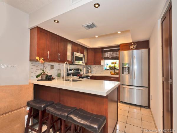 10827 NW 7th St #21-42, Fountainebleau, Florida 33172, image 2