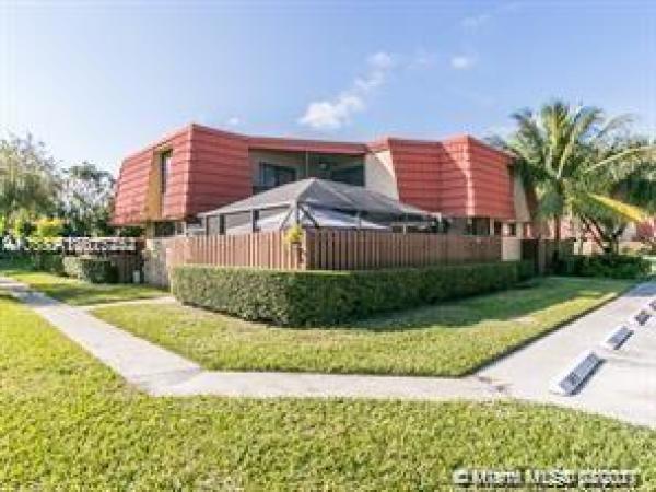 Banyan Lake, 23054 Oxford Pl #B, Boca Raton, Florida 33433, image 2