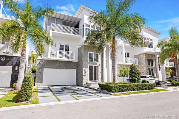 Oasis Park Square At Doral, 8271 NW 34th Dr, Doral, Florida 33122, image 2