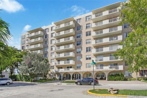 Island Place At North Bay Village, 1455 N Treasure Dr #1H, North Bay Village, Florida 33141, image 1