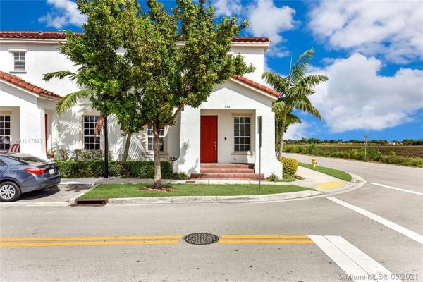 Kendall Commons Townhomes, 9561 SW 171st Pl, The Hammocks, Florida 33196, image 2