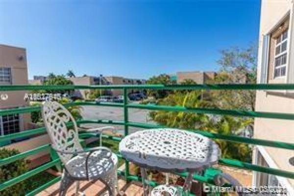 Les Chateaux At International Gardens, 1845 SW 118th Ct #87, Tamiami, Florida 33175, image 2
