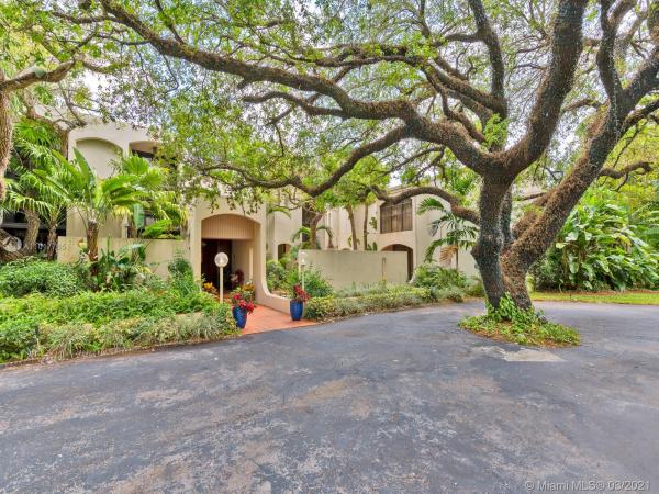 16181 W Troon Cir, Miami Lakes, Florida 33014, image 2