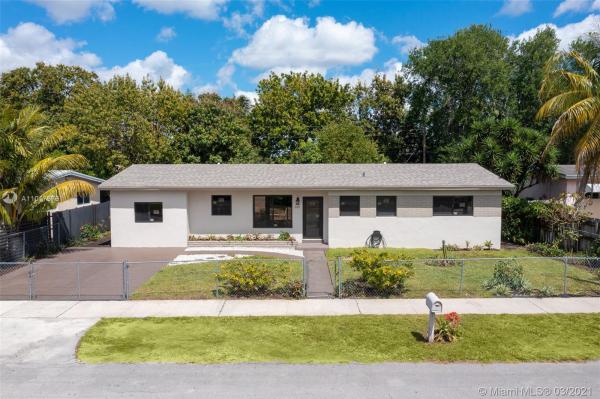 Highland Manor, 655 NE 178th St, North Miami Beach, Florida 33162, image 2