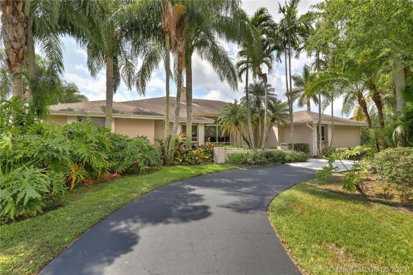 Parintis, 10080 SW 144th St, Kendall, Florida 33176, image 2