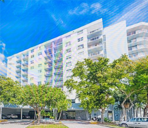 Stanton House, 6900 Bay Dr #4G, Miami Beach, Florida 33141, image 2