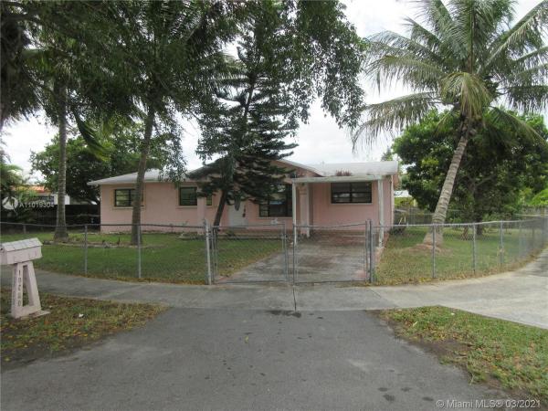 Heftler Homes, 10200 SW 42nd Ter, Westwood Lakes, Florida 33165, image 2