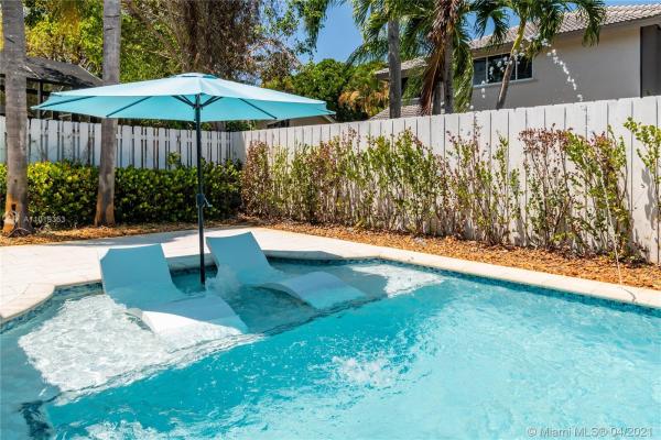 Malibu Pointe At Silver Lakes, 18273 NW 15th Ln, Pembroke Pines, Florida 33029, image 1