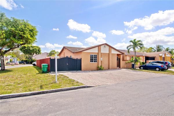 Lakes Of Acadia, 5220 NW 196th Ter, Miami Gardens, Florida 33055, image 2