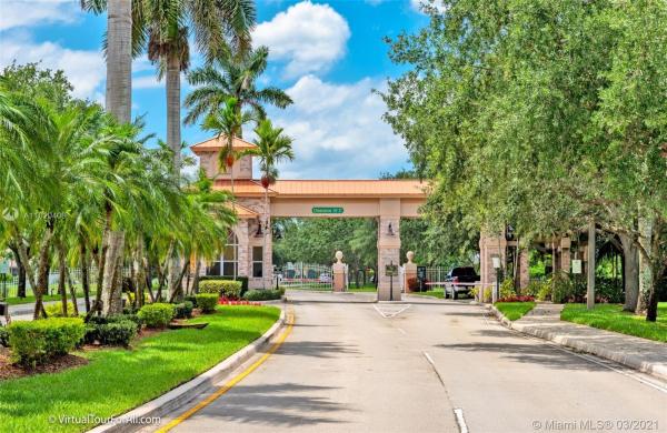 Country Glen, 5049 Waters Edge Way, Cooper City, Florida 33330, image 2