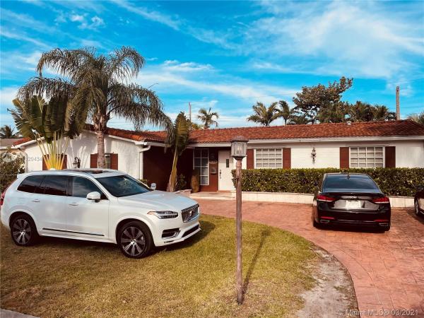 Darlington Manor, 5811 SW 93rd Pl, Sunset, Florida 33173, image 2