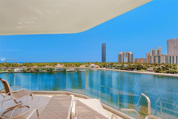 Turnberry Isle North, 19707 Turnberry Way #8H, Aventura, Florida 33180, image 2