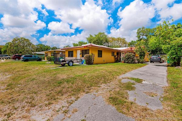 Colombia Estates, 1521 NE 148th St, Golden Glades, Florida 33161, image 2