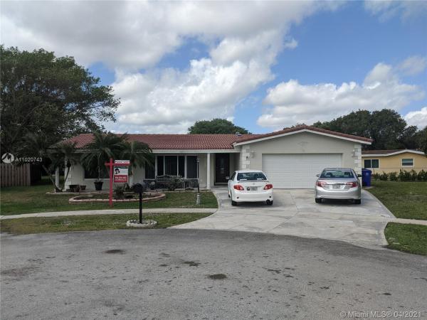 Pembroke Lakes, 1920 NW 111th Ter, Pembroke Pines, Florida 33026, image 1