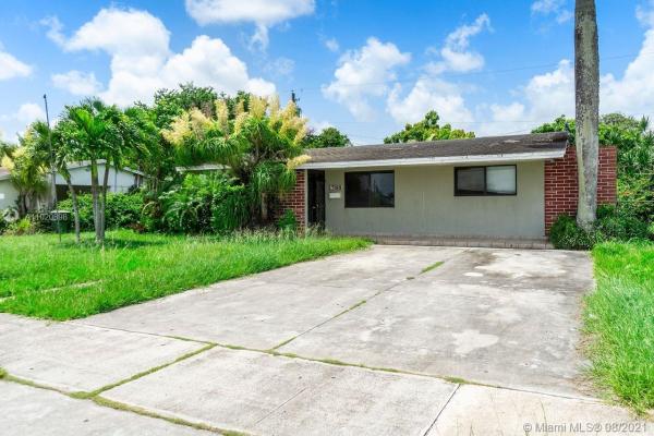 Laurel Manor, 1588 NW 8th Ave, Homestead, Florida 33030, image 2